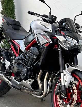 KAWASAKI-Z900-2023