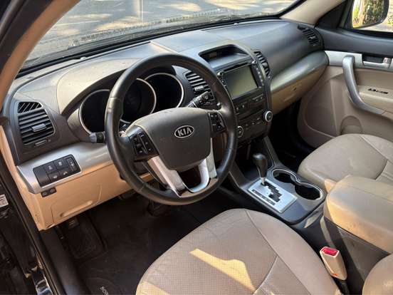 KIA-SORENTO-3.5 V6 GASOLINA EX 7L 4WD AUTOMÁTICO KIA-SORENTO-2011