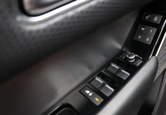 LAND ROVER-RANGE ROVER VELAR-2.0 P300 GASOLINA R-DYNAMIC SE AUTOMÁTICO LAND ROVER-RANGE ROVER VELAR-2018