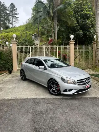 MERCEDES-BENZ CLASSE A 1.6 200 TURBO URBAN GASOLINA 4P AUTOMATIZADO MERCEDES-BENZ CLASSE A 1.6 200 TURBO URBAN GASOLINA 4P AUTOMATIZADO