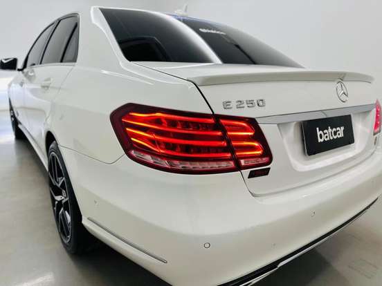 MERCEDES-BENZ-E 250-2.0 AVANTGARDE 16V TURBO GASOLINA 4P AUTOMÁTICO MERCEDES-BENZ-E 250-2014