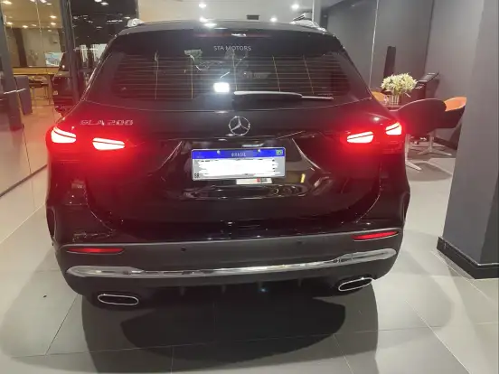 MERCEDES-BENZ-GLA 200-2025