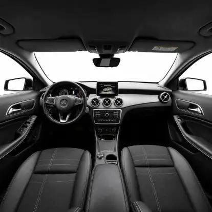 MERCEDES-BENZ-GLA 200-2016