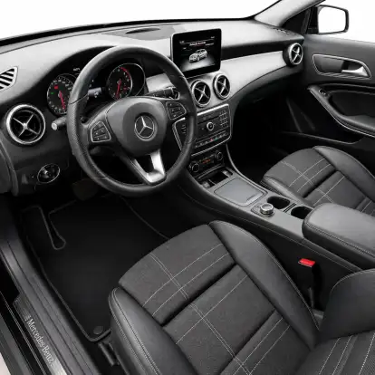 MERCEDES-BENZ-GLA 200-2016
