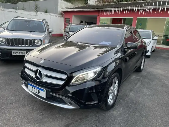 MERCEDES-BENZ GLA 200 1.6 CGI ENDURO 16V TURBO FLEX 4P AUTOMÁTICO