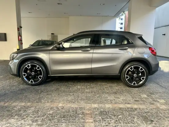 MERCEDES-BENZ-GLA 200-2018