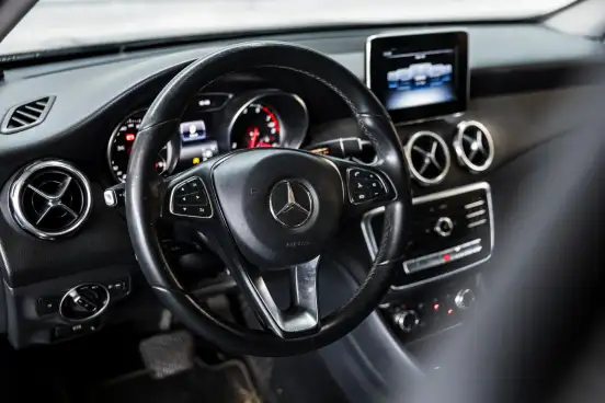 MERCEDES-BENZ-GLA 200-2018