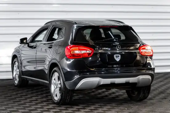 MERCEDES-BENZ-GLA 200-2018
