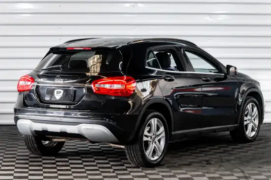 MERCEDES-BENZ-GLA 200-2018