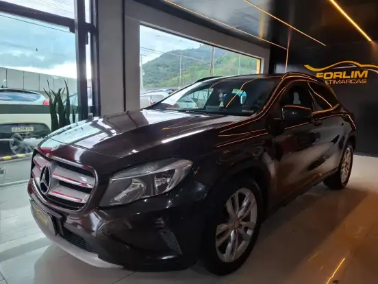 MERCEDES-BENZ-GLA 200-2017