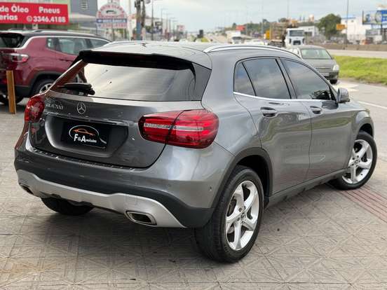 MERCEDES-BENZ-GLA 200-2019