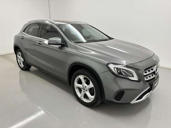 MERCEDES-BENZ-GLA 200-2017