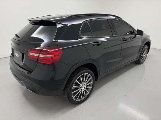 MERCEDES-BENZ-GLA 200-2018