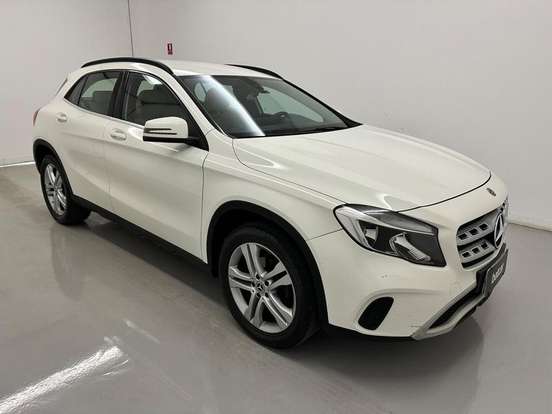 MERCEDES-BENZ-GLA 200-2017