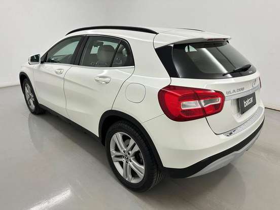 MERCEDES-BENZ-GLA 200-1.6 CGI FLEX STYLE 7G-DCT MERCEDES-BENZ-GLA 200-2017