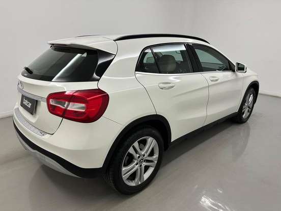 MERCEDES-BENZ-GLA 200-2017