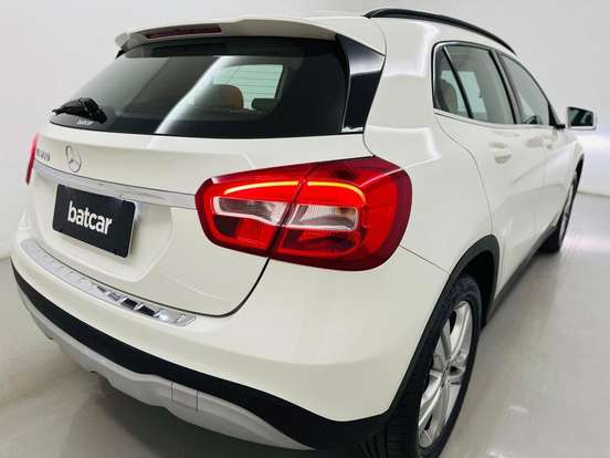 MERCEDES-BENZ-GLA 200-2017