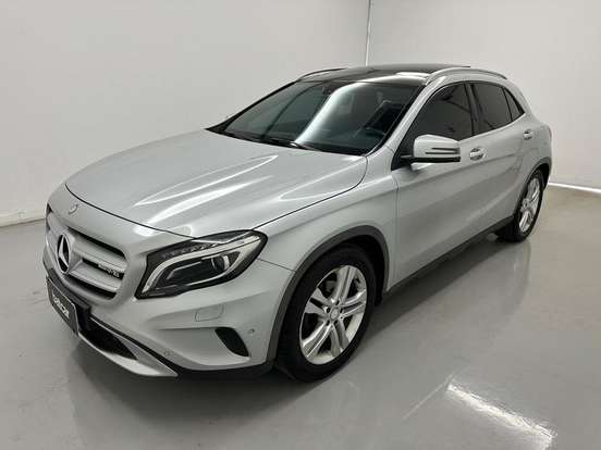 MERCEDES-BENZ-GLA 200-1.6 CGI VISION 16V TURBO GASOLINA 4P AUTOMÁTICO MERCEDES-BENZ-GLA 200-2014