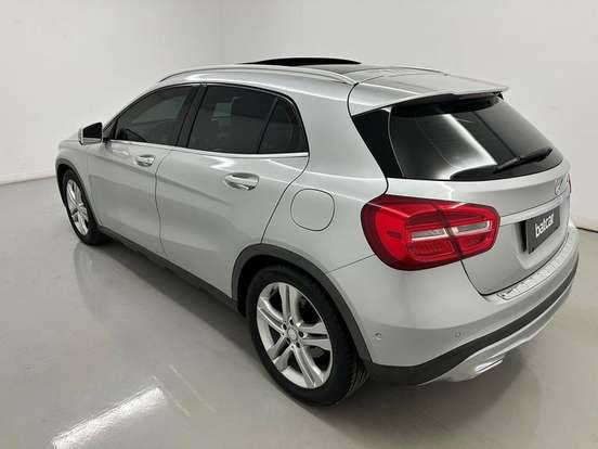 MERCEDES-BENZ-GLA 200-1.6 CGI VISION 16V TURBO GASOLINA 4P AUTOMÁTICO MERCEDES-BENZ-GLA 200-2014