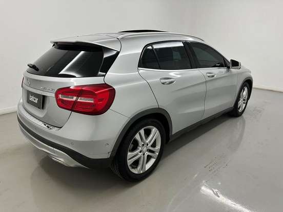 MERCEDES-BENZ-GLA 200-1.6 CGI VISION 16V TURBO GASOLINA 4P AUTOMÁTICO MERCEDES-BENZ-GLA 200-2014