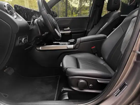 MERCEDES-BENZ-GLB 200-2022