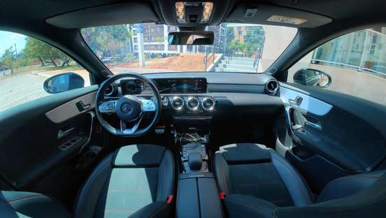MERCEDES-BENZ-A 35 AMG-2021