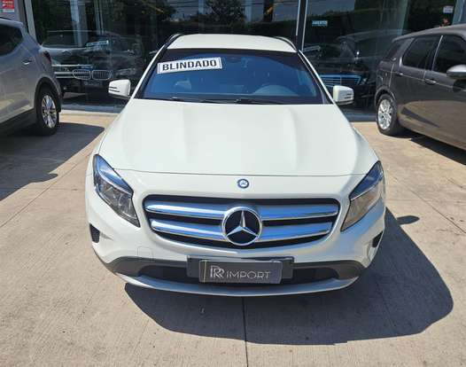 MERCEDES-BENZ-GLA 200-2015