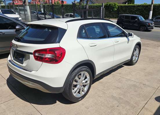 MERCEDES-BENZ-GLA 200-2015