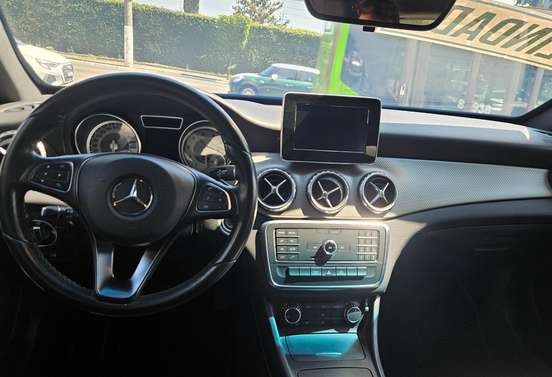 MERCEDES-BENZ-GLA 200-2015