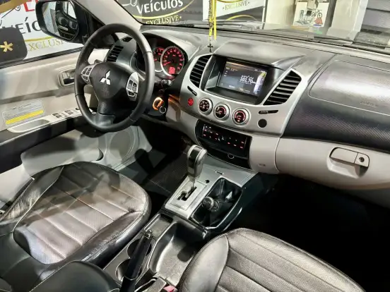 MITSUBISHI-L200 TRITON-2015