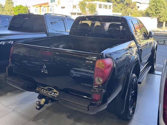 MITSUBISHI-L200 TRITON-3.2 HPE 4X4 CD 16V TURBO INTERCOOLER DIESEL 4P AUTOMÁTICO MITSUBISHI-L200 TRITON-2014