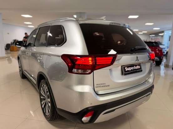 MITSUBISHI-OUTLANDER-2.0 MIVEC GASOLINA HPE AUTOMÁTICO MITSUBISHI-OUTLANDER-2021