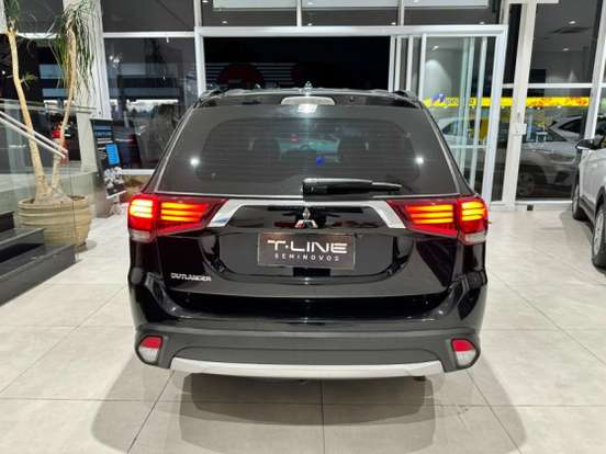 MITSUBISHI-OUTLANDER-2015
