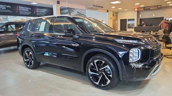 MITSUBISHI-OUTLANDER-2025