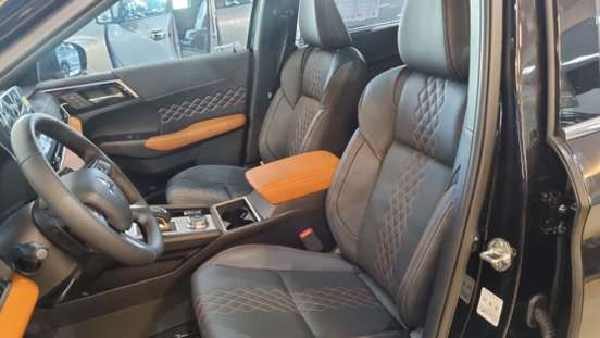 MITSUBISHI-OUTLANDER-2025