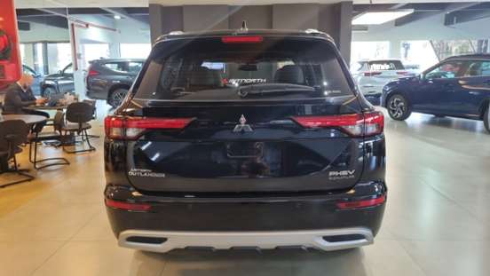 MITSUBISHI-OUTLANDER-2025