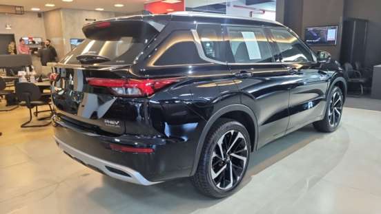 MITSUBISHI-OUTLANDER-2025