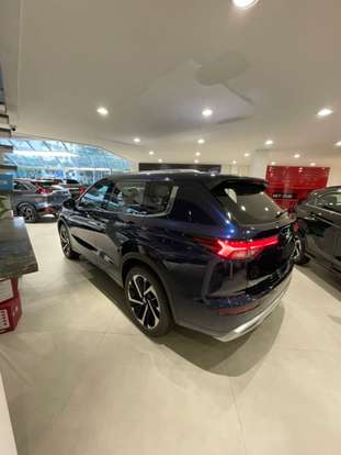 MITSUBISHI-OUTLANDER-2025