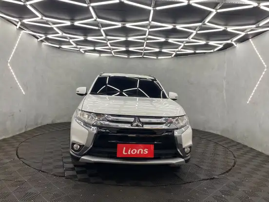 MITSUBISHI-OUTLANDER-3.0 GT 4X4 V6 24V GASOLINA 4P AUTOMÁTICO MITSUBISHI-OUTLANDER-2016