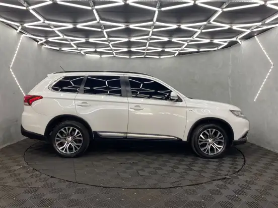 MITSUBISHI-OUTLANDER-3.0 GT 4X4 V6 24V GASOLINA 4P AUTOMÁTICO MITSUBISHI-OUTLANDER-2016