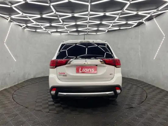 MITSUBISHI-OUTLANDER-2016