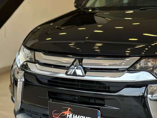 MITSUBISHI-OUTLANDER-3.0 GT 4X4 V6 24V GASOLINA 4P AUTOMÁTICO MITSUBISHI-OUTLANDER-2015