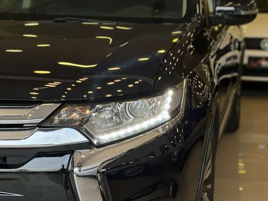 MITSUBISHI-OUTLANDER-3.0 GT 4X4 V6 24V GASOLINA 4P AUTOMÁTICO MITSUBISHI-OUTLANDER-2015