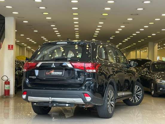 MITSUBISHI-OUTLANDER-3.0 GT 4X4 V6 24V GASOLINA 4P AUTOMÁTICO MITSUBISHI-OUTLANDER-2015