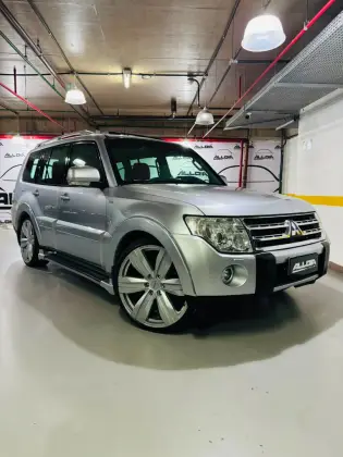 MITSUBISHI PAJERO FULL 3.8 4X4 V6 24V GASOLINA 2P AUTOMÁTICO