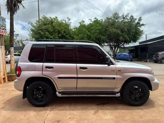 MITSUBISHI-PAJERO IO-2001