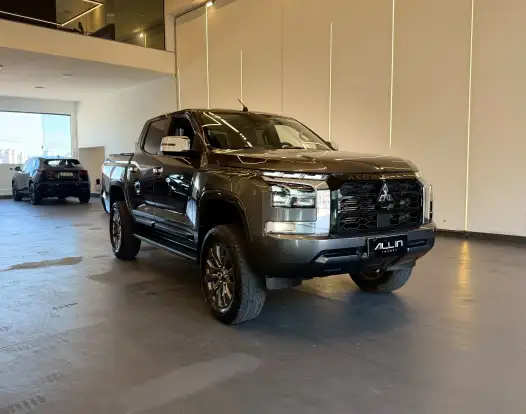 MITSUBISHI-TRITON-2.4 BITURBO DIESEL CD HPE 4X4 AUTOMÁTICO MITSUBISHI-TRITON-2025