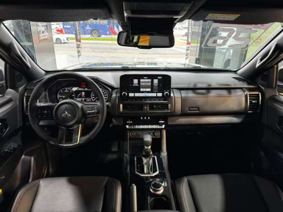 MITSUBISHI-TRITON-2025