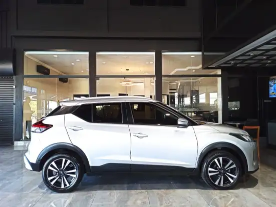 NISSAN-KICKS PLAY-2025