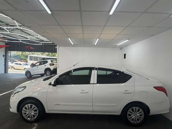 NISSAN-VERSA-2018